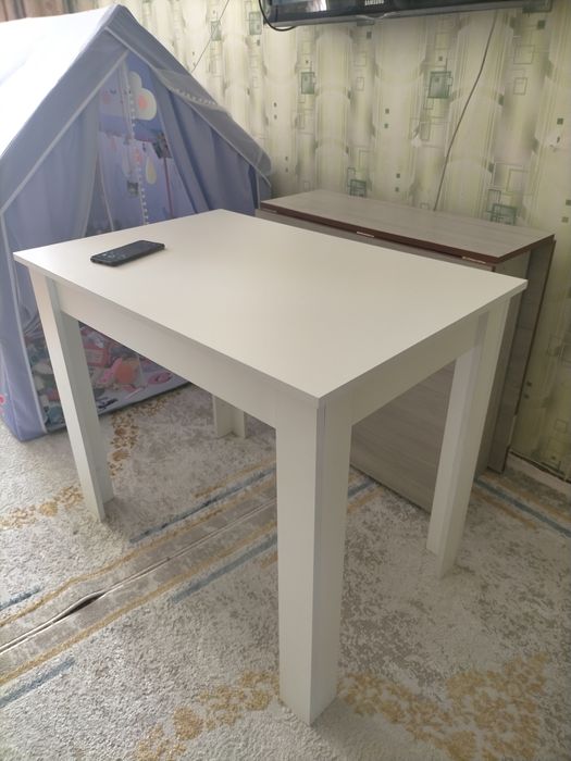 Продам кухонный стол. Два стола