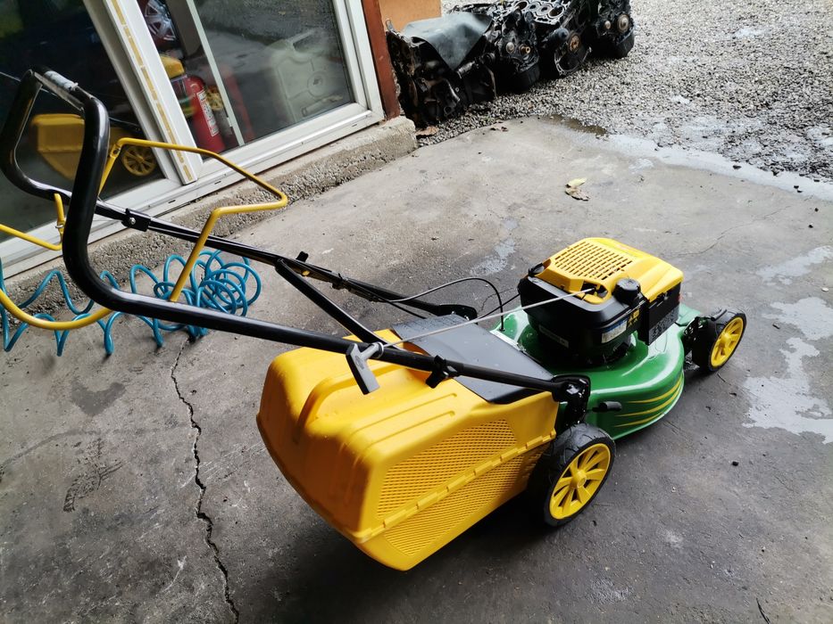 Mașina tuns iarba /gazon  benzina