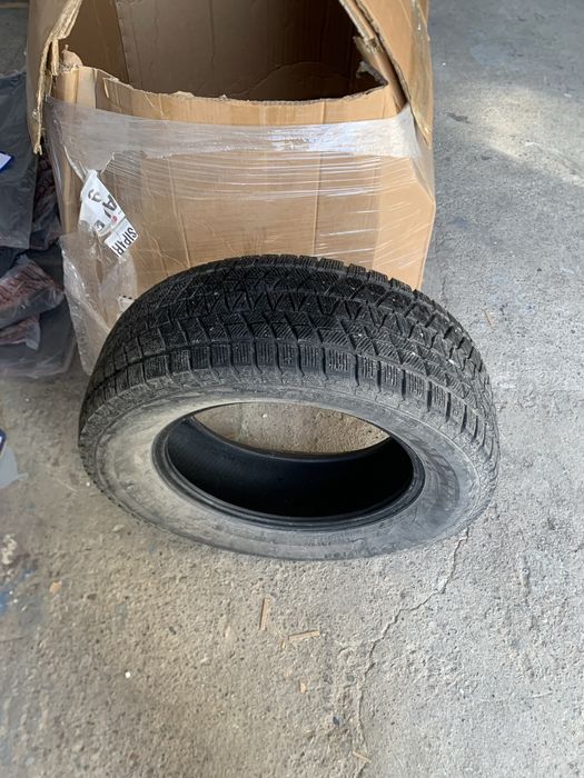 Шина зимняя  продается срочнооо