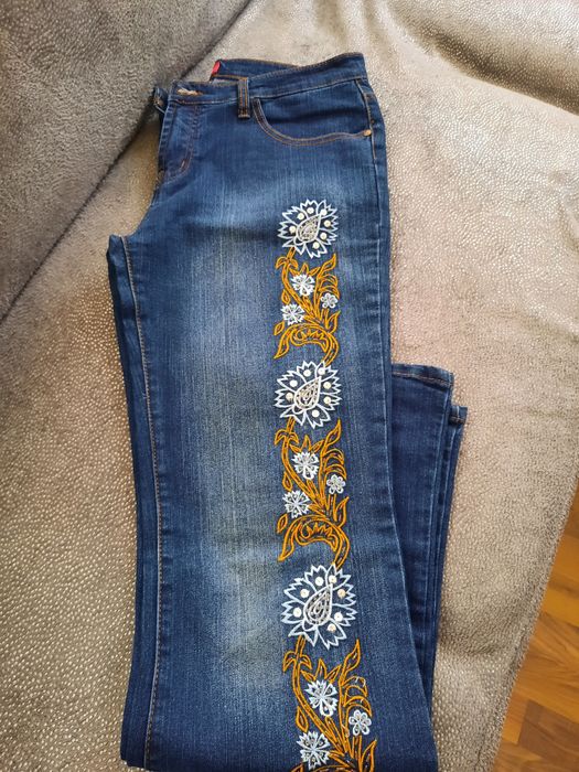 Jeansi de calitate, DAMA 42/48,simpli/broderie/paiete,100/ 150lei buc!
