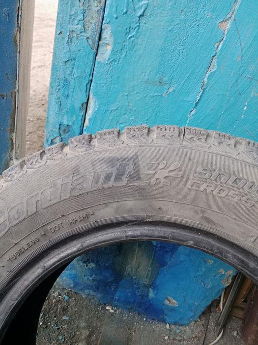 Продам зимние резину.