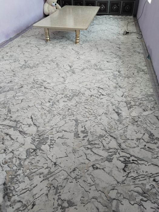 Gilam parda sotiladi