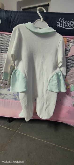 Salopeta noua bebe fetița cu iepurași și volănașe + căciuliță