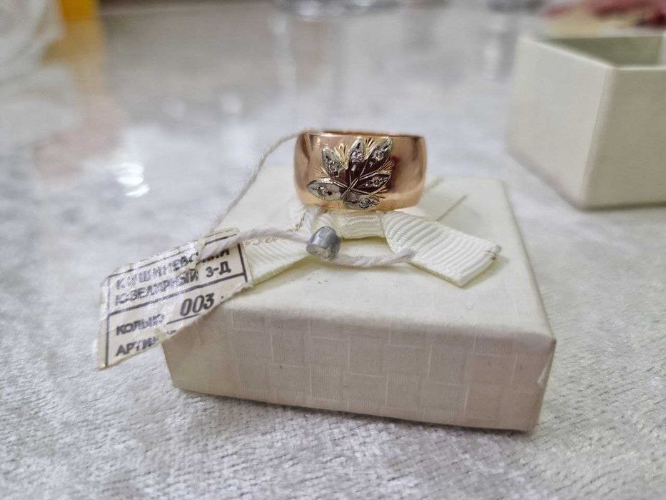 Золотое кольцо с бриллиантами
