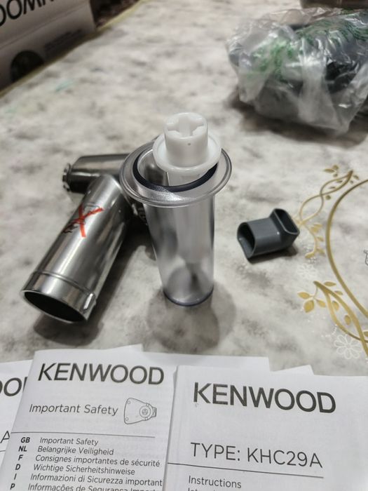 Kenwood Oshxona kombayni to'liq komplekt pul juda zarligi uchun sotvom