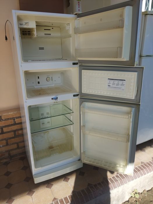 Холодильниклар сотилади