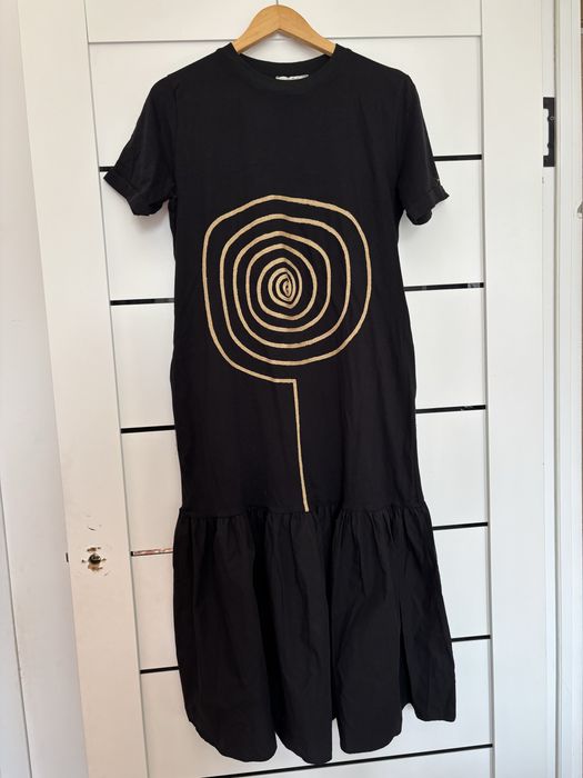 Женская платья и одежда