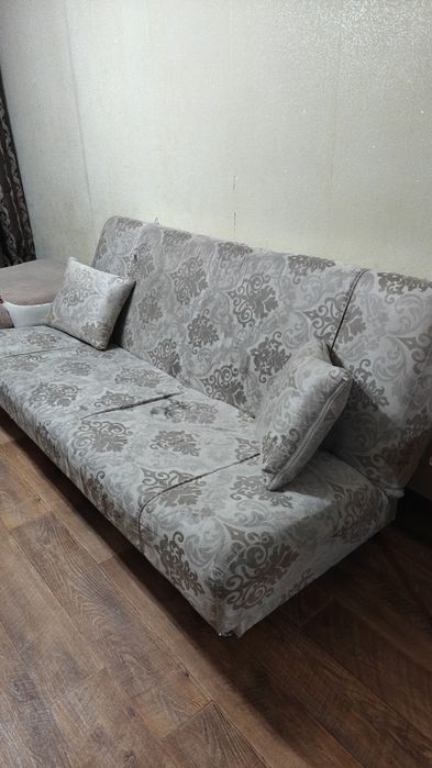 Отдам даром диван