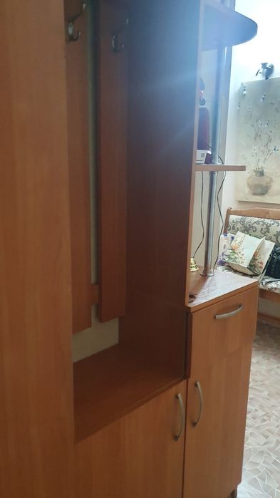 Шкаф в прихожую б/у