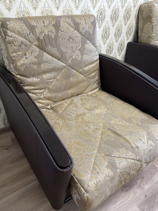 Продам диван с креслом