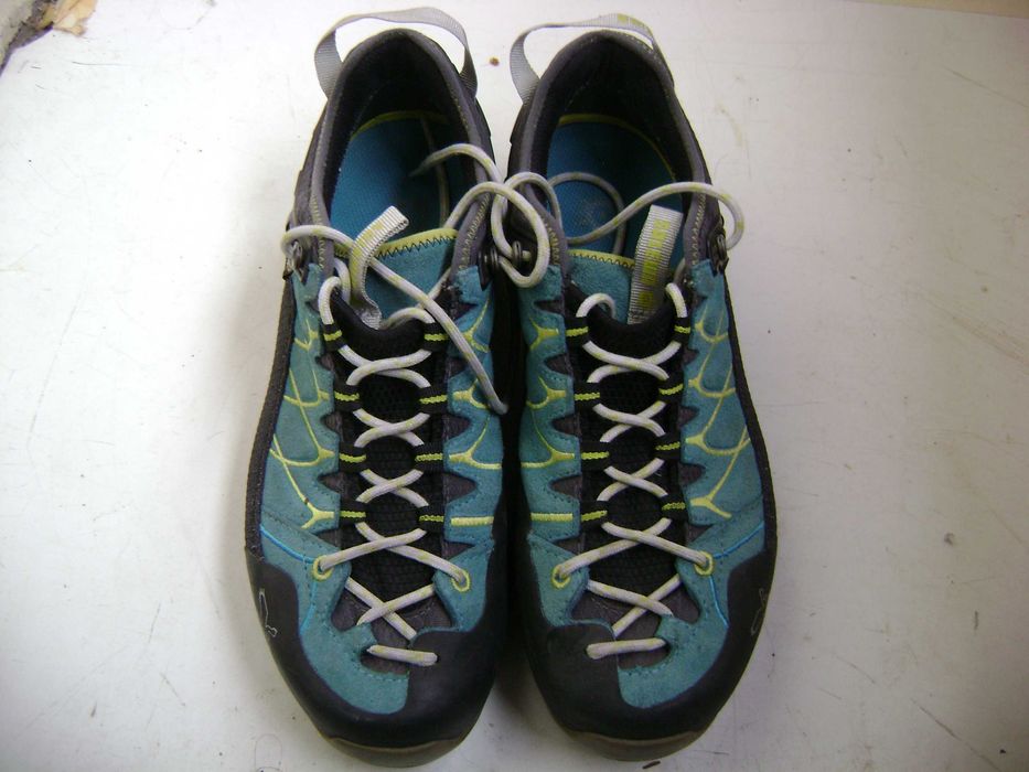Продавам туристически обувки Salewa Gore Tex номер 41