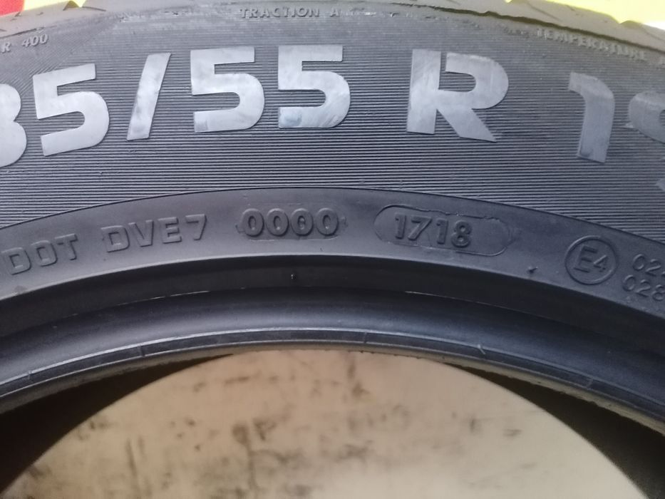 235/55/19 All Season 2* Vredestein 105w dot 1718    5,,25mm