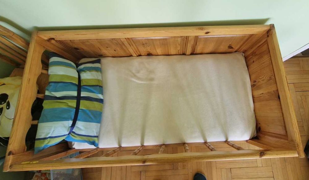 Бебешко креватче от чам + матрак