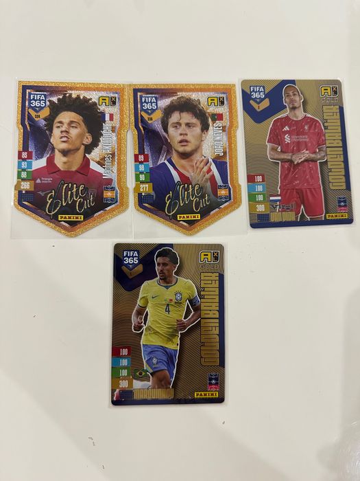 Футболни картички Panini 365