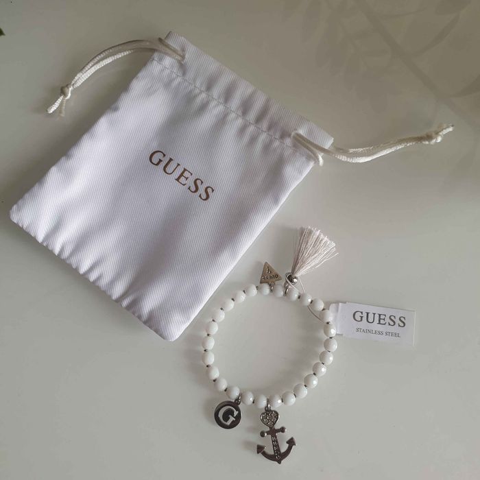 Нова златна гривна Guess с перли и камъчета и сребърна гривна