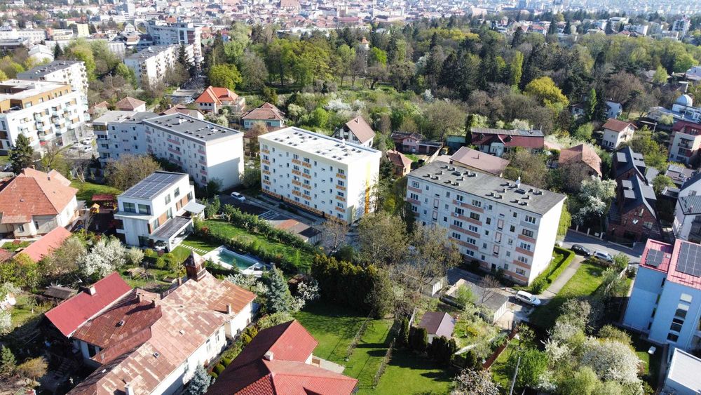 P.F. vind TEREN   1770 mp in cartierul Zorilor cu casa existenta  demolabila.