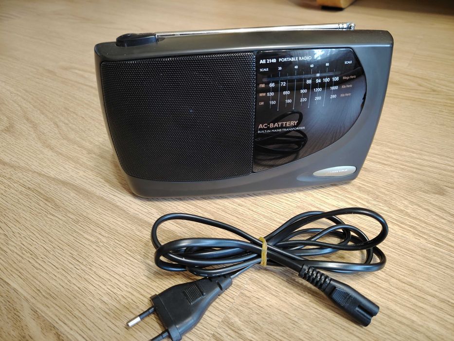 Aparat radio FM Philips AE2100 + AE2140 + AE2830 portabil si la priza.