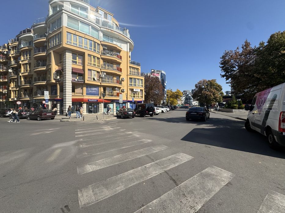 Продава се Тристаен апартамент в Пловдив, Център - 136 кв.м за 1662 €/кв.м - Снимка #1