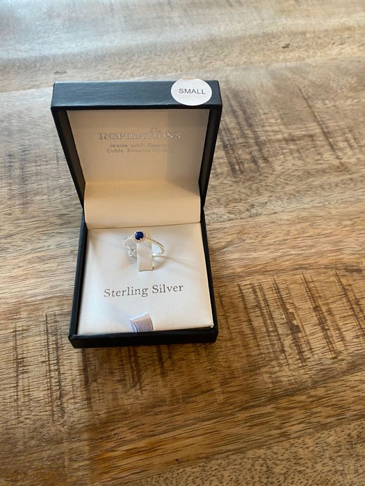 Сребърен пръстен със син камък