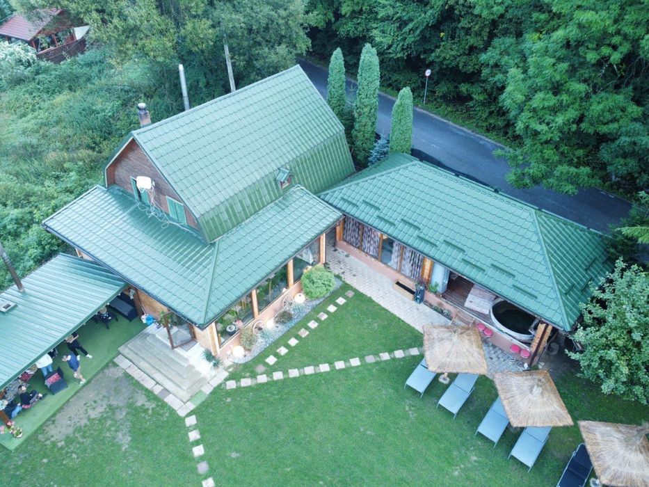 Închiriez Casa de vacanta  cu  sauna , ciubăr și piscina. Incalzita