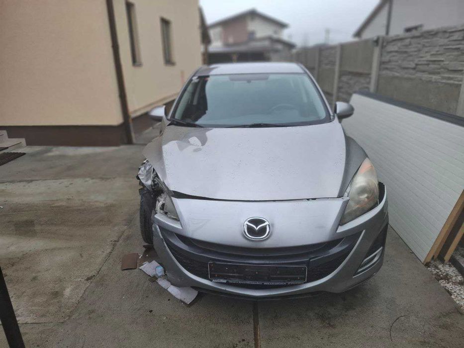 Vand Mazda 3 hatchback 2010 avariata