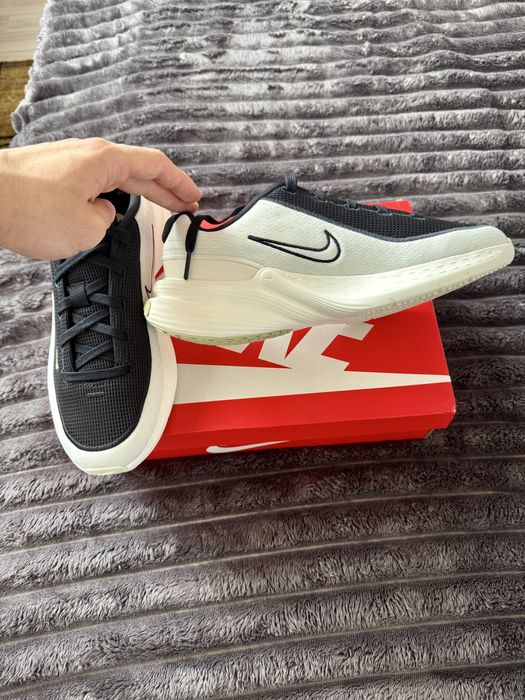 Nike Uplift Sc alb-negru.