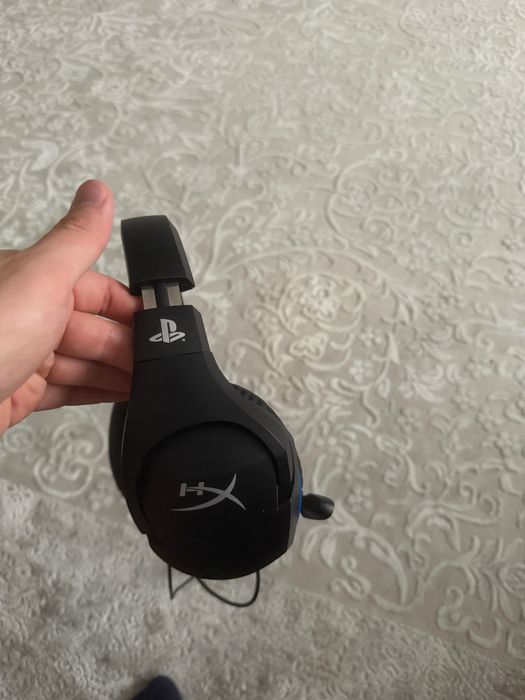Наушники HyperX Cloud Stinger PS4 HX-HSCSS-BK/EM черный