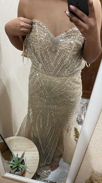 Бежова рокля с паиети