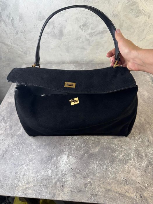 Велурена чанта черна balenciaga