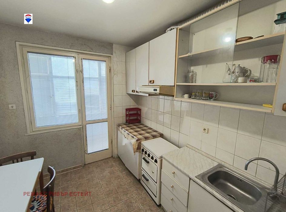 Дава се под наем Двустаен апартамент в Русе, Широк център - 60 кв.м за 204 € - Снимка #3