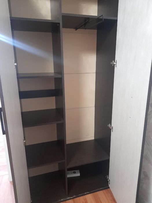 Продам шкаф 2х дверный