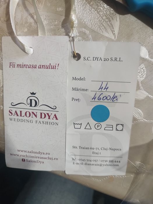 Rochie de  mireasă  + voal + cerc de 3