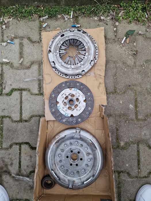 De vânzare chit ambreaj complet cu volanta pentru passat b8 1.400 benz