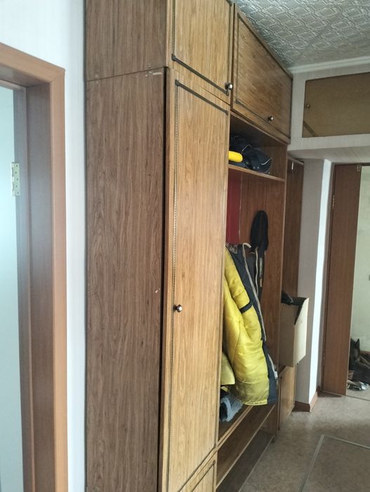 Бесплатно отдаю шкафы