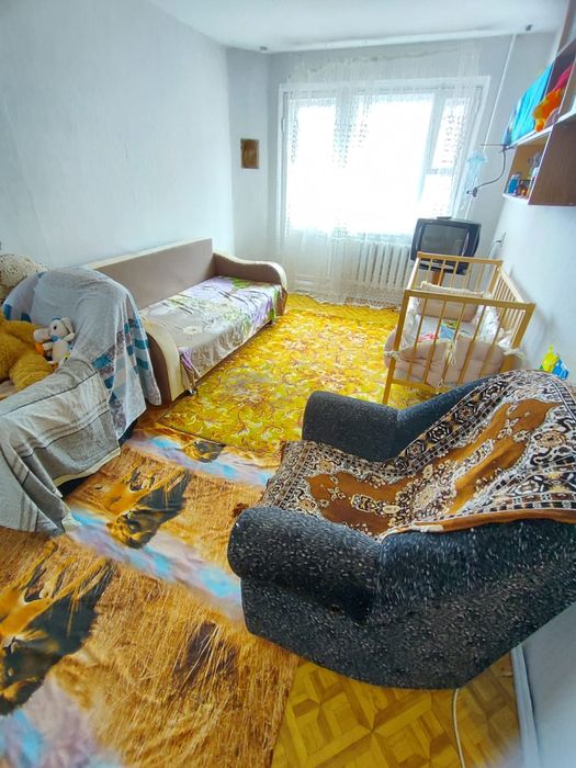 3 комн.. 4 мкр, 20 дом , 4 этаж.