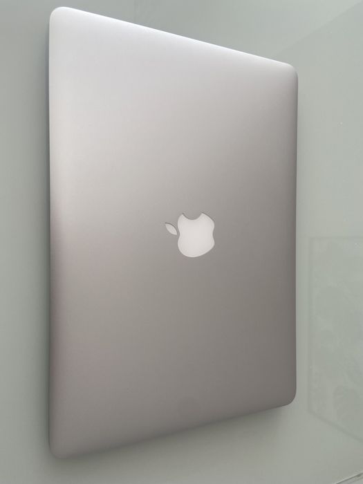 Vand apple macbook air 13 cu 59 cicluri de incarcare impecabila