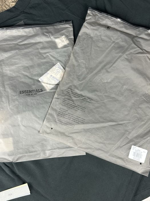Compleu Essentials cu eticheta pacsun