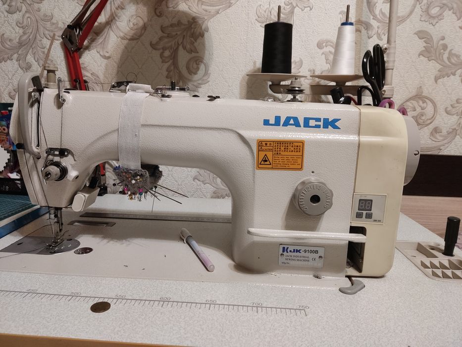 Продам швейную машинку Jack