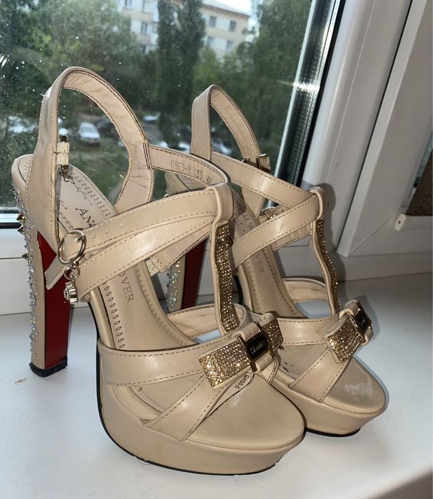 Продам босоножки