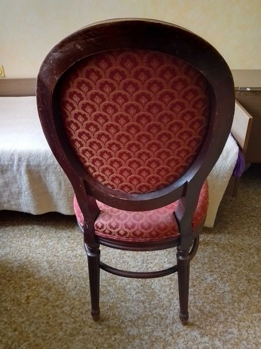 Старинен стол за хора със стил и вкус