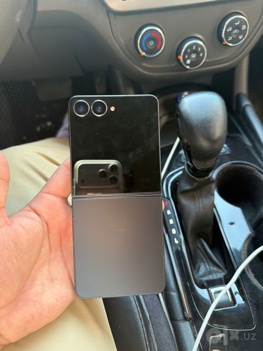 Samsung Z filip 7 6/256 qora sotiladi