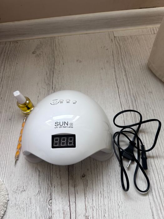 Лампа за гел лак.