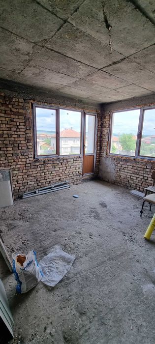 1785-Продава се триетажна тухлена на плоча къща в Гецово!