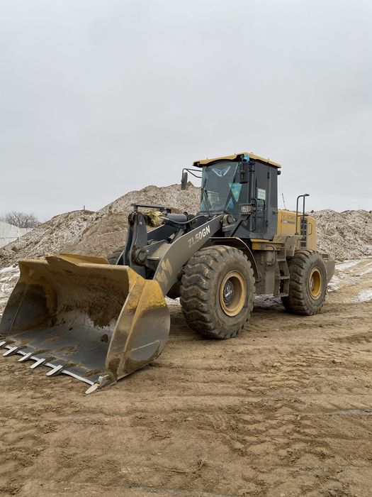 Услуги погрузчик.3куб 5тонник
