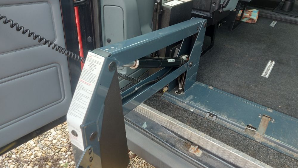 Elevator Lift hidraulic pt Pers cu disabilități, 350kg