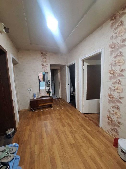 Сдается 3 комнатная квартира на 2 этаже в 4 этажном доме на Джуне