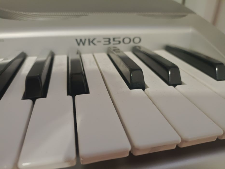 Продам синтезатор