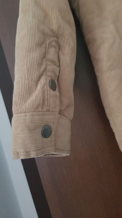 Vand geaca de baieti ,din velur, imblanita ,marimea 128 .
