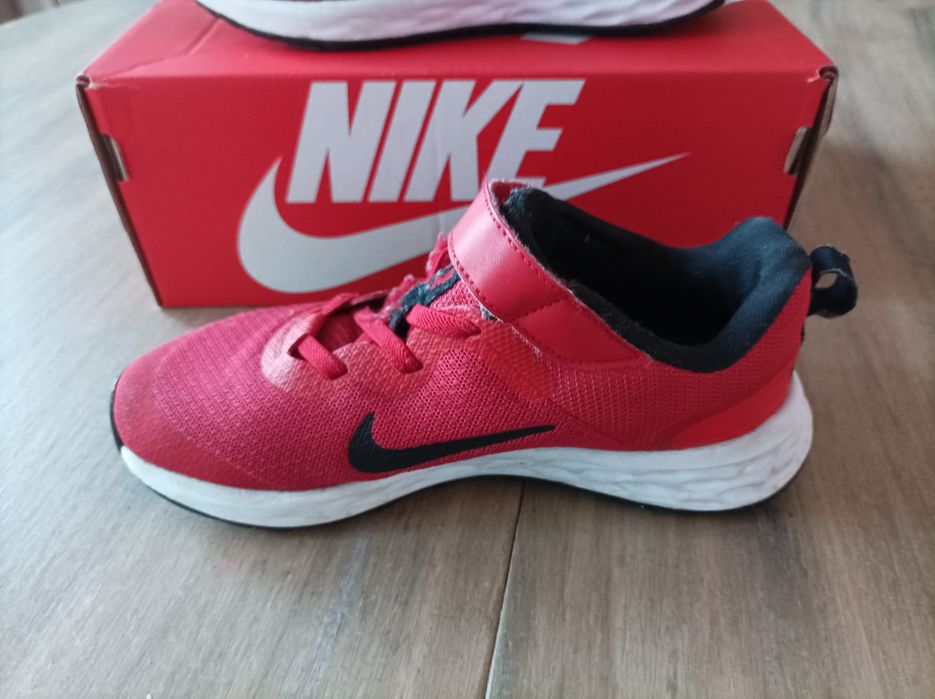 Nike - Олекотени обувки Revolution 6 NN за бягане