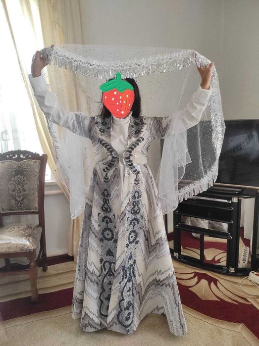 Продаются костюмы для невесты